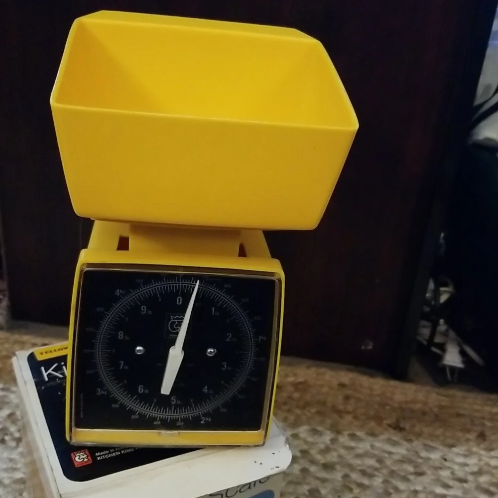 Vintage Kitchen King Yellow Kitchen Scale w Box